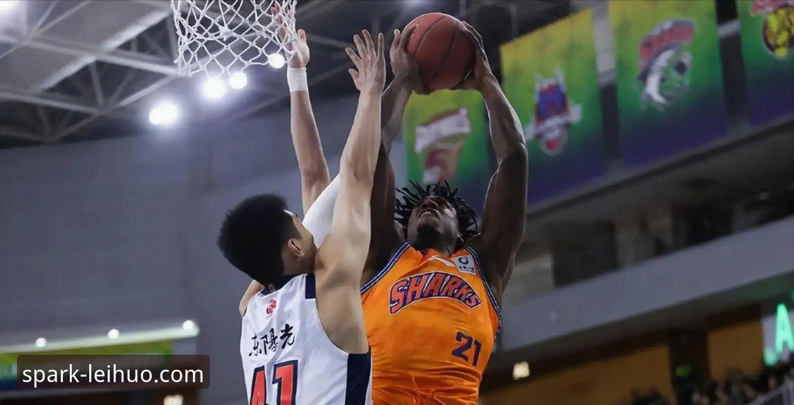 上海男篮十二连胜背后的战术解析与观赛体验分享